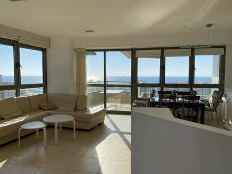 4 bedrooms apartment in the Marina